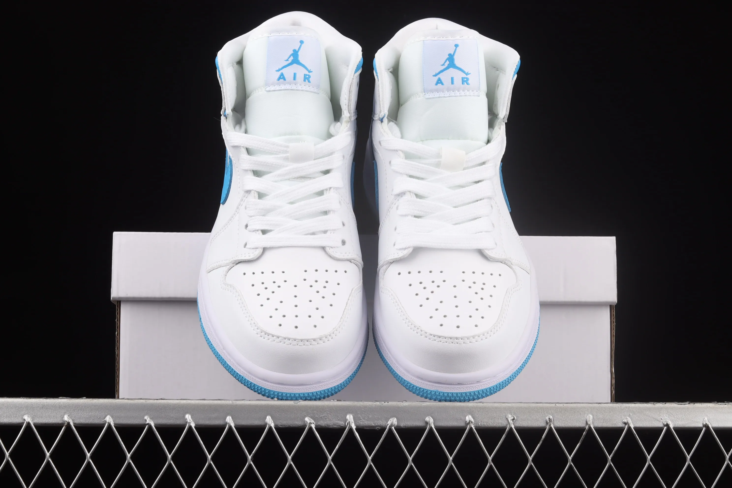All Categories Air Jordan Jordan Series Basketball Shoes Air Jordan 1 Mid Different Versions Air Jordan 1 Mid AJ1 Joe 1 Lake Blue Zhongbang Basketball Shoes BQ6472-114